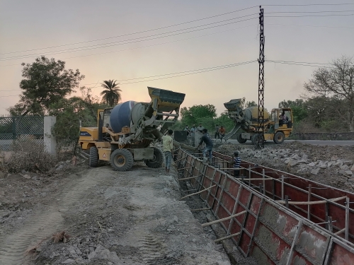 Pouring Concrete in Formwork for Embankments Apr 2025