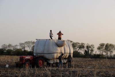 Loading Mustard Chaff