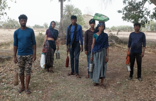 Tribal Labour Force from M.P. for Gobar Spreading Jun 2025